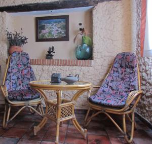 A seating area at Apartamentos Rurales Azabal