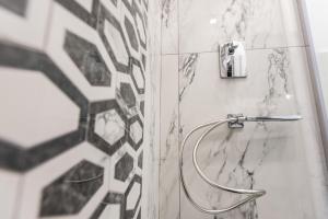 A bathroom at Elly's B&B