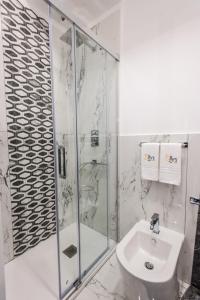 A bathroom at Elly's B&B