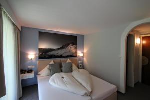 Postel nebo postele na pokoji v ubytování Hotel-Garni Fels