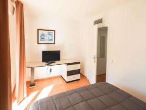 a bedroom with a desk with a computer on it at Orangeraie du Cap d'Antibes in Antibes