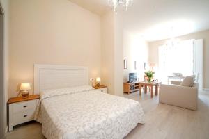 Posteľ alebo postele v izbe v ubytovaní Casa Palacio Cádiz by Luxury Suites Cadiz