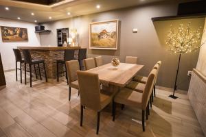 a dining room with a table and chairs at Holiday House Belajec in Popovača