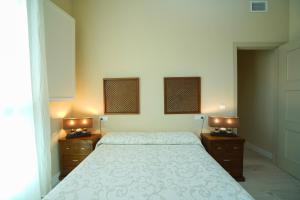 Posteľ alebo postele v izbe v ubytovaní Casa Palacio Cádiz by Luxury Suites Cadiz