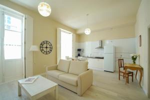 Kuchyňa alebo kuchynka v ubytovaní Casa Palacio Cádiz by Luxury Suites Cadiz