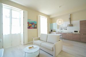Kuchyňa alebo kuchynka v ubytovaní Casa Palacio Cádiz by Luxury Suites Cadiz