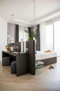 Postel nebo postele na pokoji v ubytování Sanremo Luxury Suites
