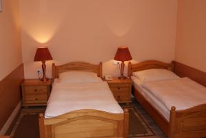 Łóżko lub łóżka w pokoju w obiekcie Hotel Alga