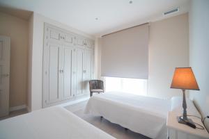 Posteľ alebo postele v izbe v ubytovaní Casa Palacio Cádiz by Luxury Suites Cadiz