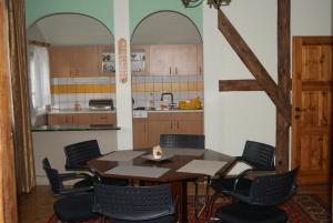 Kuchnia lub aneks kuchenny w obiekcie Hotel Alga