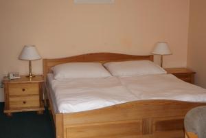 Łóżko lub łóżka w pokoju w obiekcie Hotel Alga