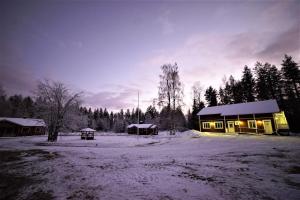 Old Pine Husky Lodge v zimě