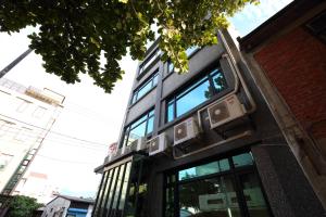 a building with two machines on the side of it at Min Le Yuan B&B-include long stay in Hualien City