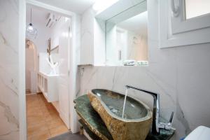 A bathroom at Villa Haritomeni