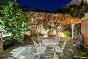 A garden outside Villa Haritomeni