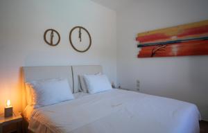 A bed or beds in a room at Villa Haritomeni