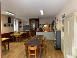 Kuhinja oz. manjša kuhinja v nastanitvi Albergo Calancasca Ristorante Jaipur