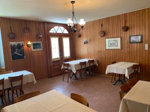 Restavracija oz. druge možnosti za prehrano v nastanitvi Albergo Calancasca Ristorante Jaipur