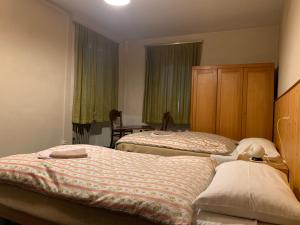 Postelja oz. postelje v sobi nastanitve Albergo Calancasca Ristorante Jaipur
