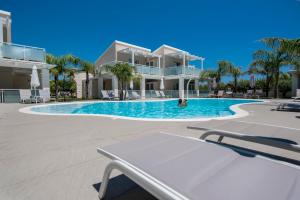 The swimming pool at or close to Pietra Bianca Marzamemi