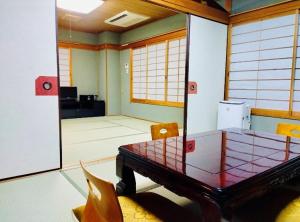 Hotel Yamachou的厨房或小厨房