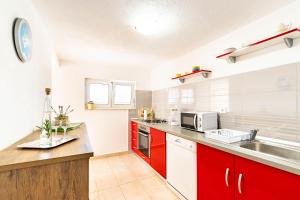 Kuchyňa alebo kuchynka v ubytovaní Apartment Frlan