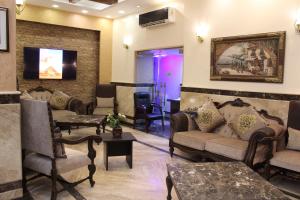 Posezení v ubytování Amin Hotel