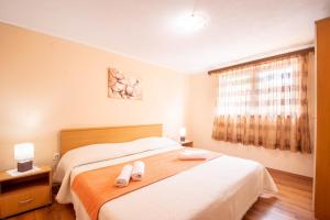 a bedroom with a bed with two white towels on it at Apartment Frlan in Vela Luka