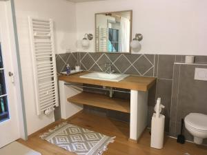 Kylpyhuone majoituspaikassa Fuchs und Has' Gästehaus