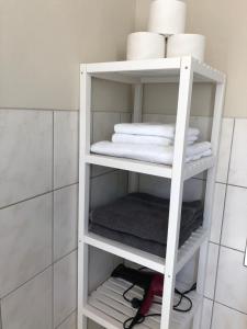 Palanda nebo palandy na pokoji v ubytování Ferienwohnung Schlich