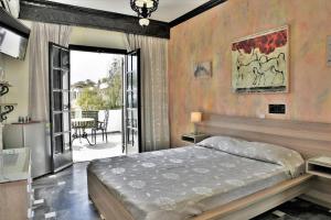 Кровать или кровати в номере Hotel Koralli