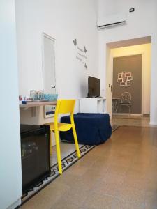 A television and/or entertainment centre at MiRhome Guest House