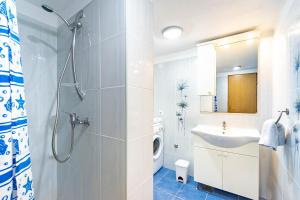 Kúpeľňa v ubytovaní Apartment Frlan + 37 fotografií
