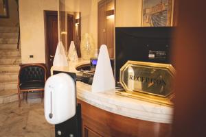 a hotel room with a reception counter with a pay phone at Hotel Posta in Cecina