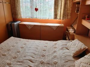 Tempat tidur dalam kamar di Apartment Milevi
