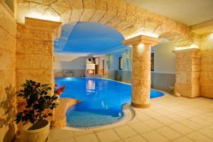 Basen w obiekcie Pałac Margot Nature&SPA lub w pobliżu