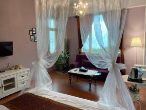 TV a/nebo společenská místnost v ubytování Sea Princess B&B