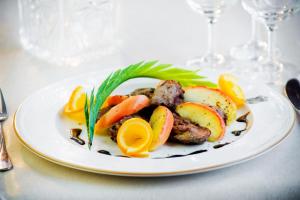Jedzenie w ośrodku wypoczynkowym lub w pobliżu