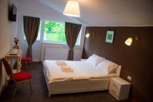 מיטה או מיטות בחדר ב-Green Hill Villa