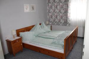 Un pat sau paturi într-o cameră la Haus Pirchl