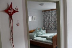 Un pat sau paturi într-o cameră la Haus Pirchl