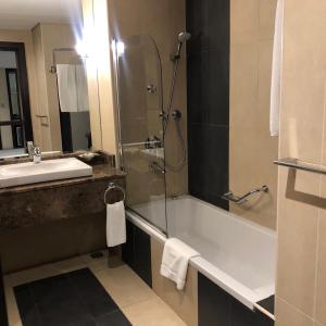 A bathroom at Golden Tulip Doha Hotel
