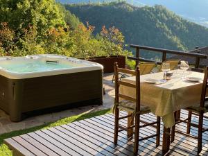 Pemandangan gunung umum atau pemandangan gunung yang diambil dari penginapan & sarapan
