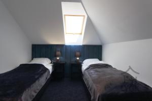 Łóżko lub łóżka w pokoju w obiekcie Lyck Apartamenty
