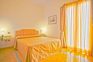 Postel nebo postele na pokoji v ubytování Hotel Santa Caterina