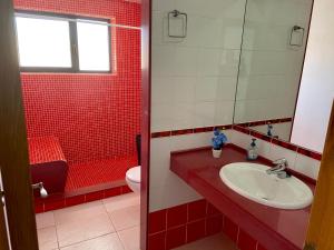 Koupelna v ubytování Ocean View Apartament + 25 fotografií