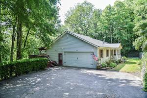 Gallery image of Game room, hot tub, just 7 miles to downtown Asheville! in Asheville