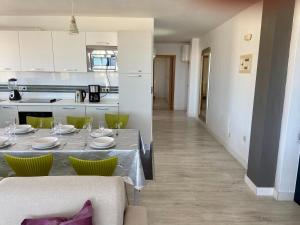 Kuchyň nebo kuchyňský kout v ubytování Ocean View Apartament