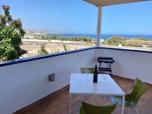 A balcony or terrace at Ocean View Apartament