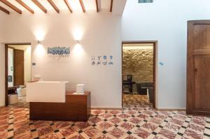 A bathroom at Youth Hostel Jávea Még 24 kép